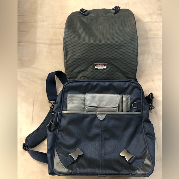 TUMI Tech bag Navy  multiple carry - Picture 2 of 16